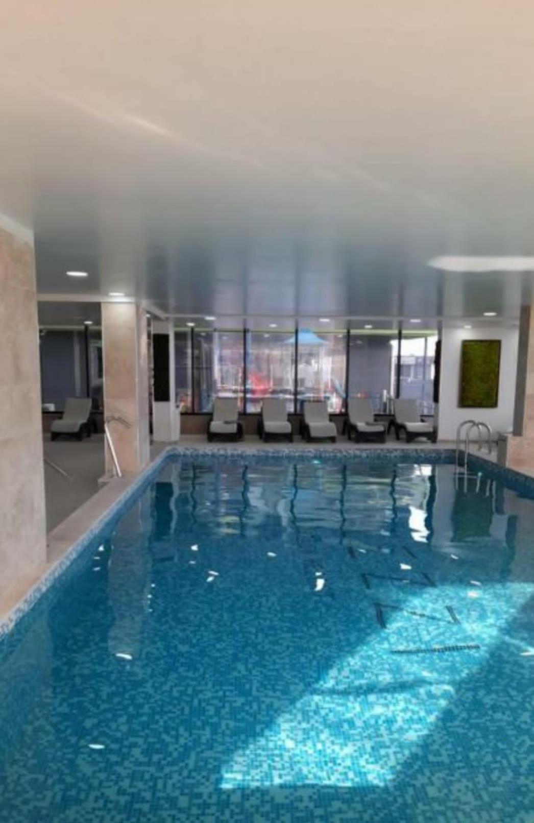Alezzi Beach Vibe Family Studio With Spa Piscina Interioara Incalzita Sauna Jacuzzi Gym Нэводари Экстерьер фото
